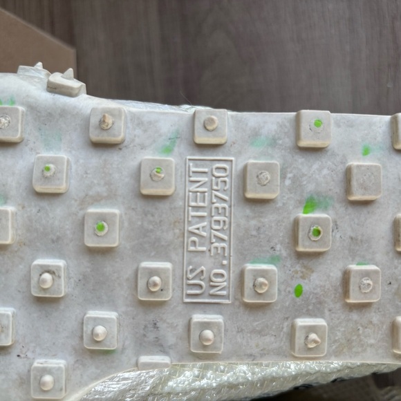 2019
Off-White x Wmns Waffle Racer 'Electric Green' - Picture 5 of 14
